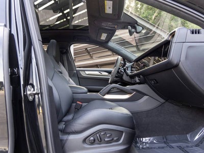 2025 Porsche Cayenne Cayenne GTS Coupe