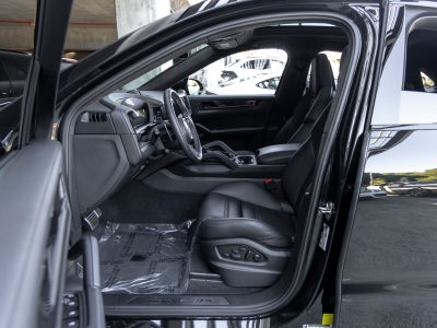 2025 Porsche Cayenne Cayenne GTS Coupe