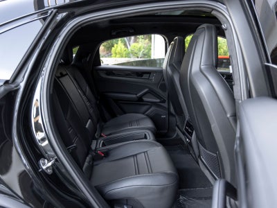 2025 Porsche Cayenne Cayenne GTS Coupe