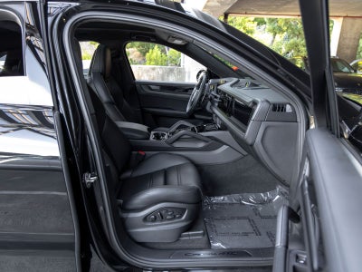 2025 Porsche Cayenne Cayenne GTS Coupe