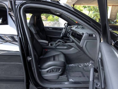2025 Porsche Cayenne Cayenne GTS Coupe