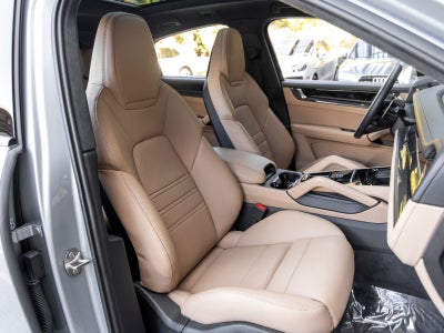 2025 Porsche Cayenne Cayenne GTS Coupe