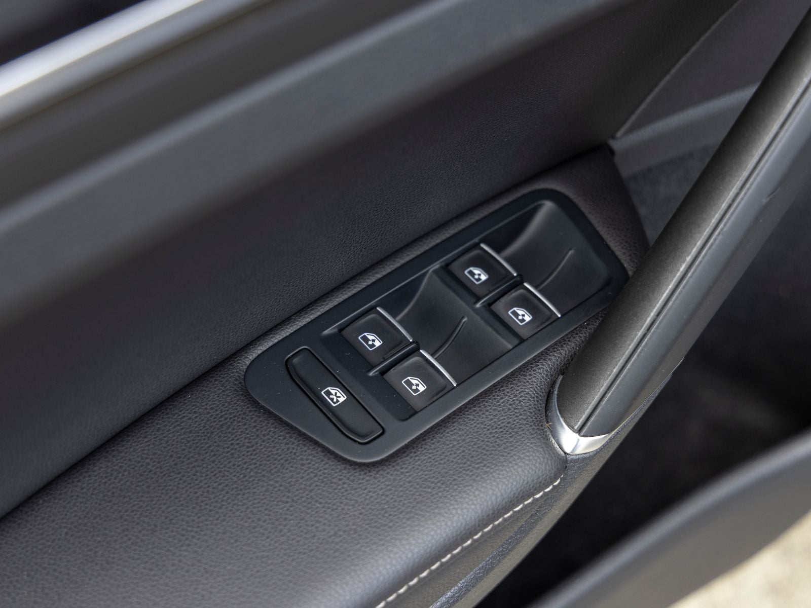 2018 Volkswagen Golf R DCC & Navigation 4Motion