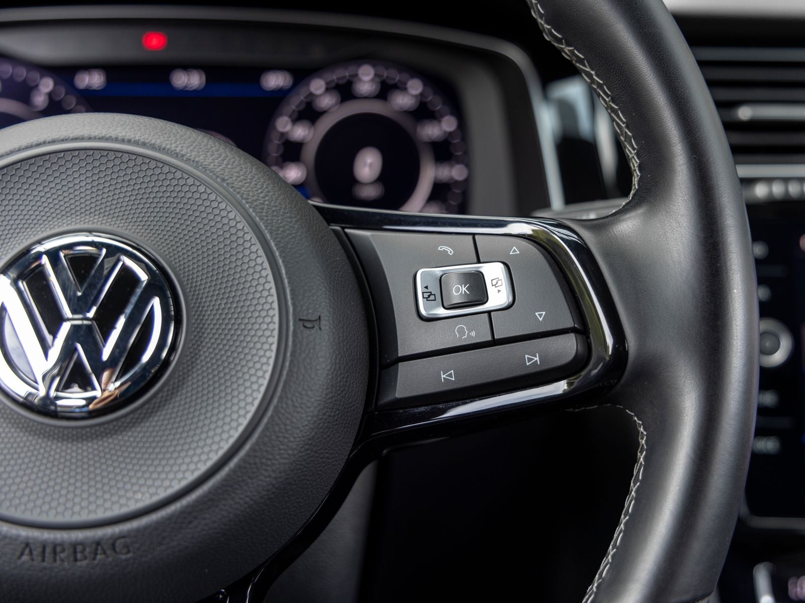 2018 Volkswagen Golf R DCC & Navigation 4Motion