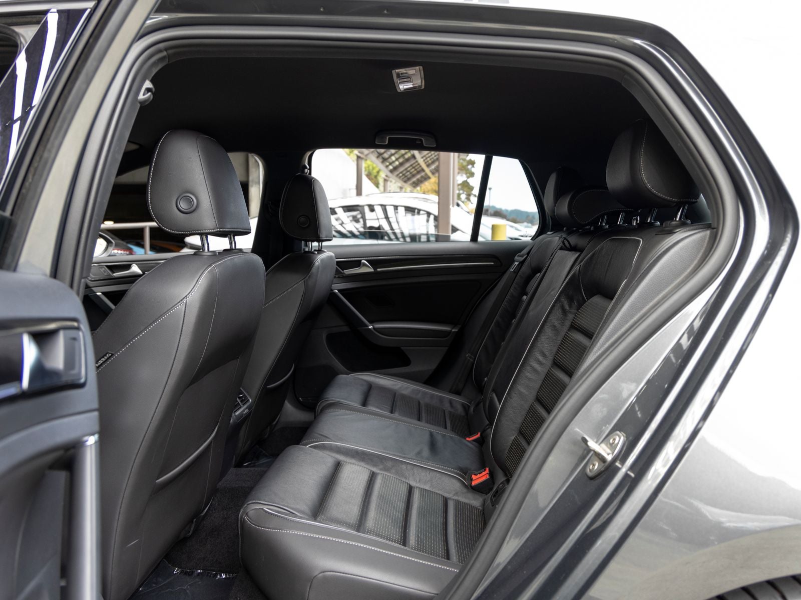 2018 Volkswagen Golf R DCC & Navigation 4Motion