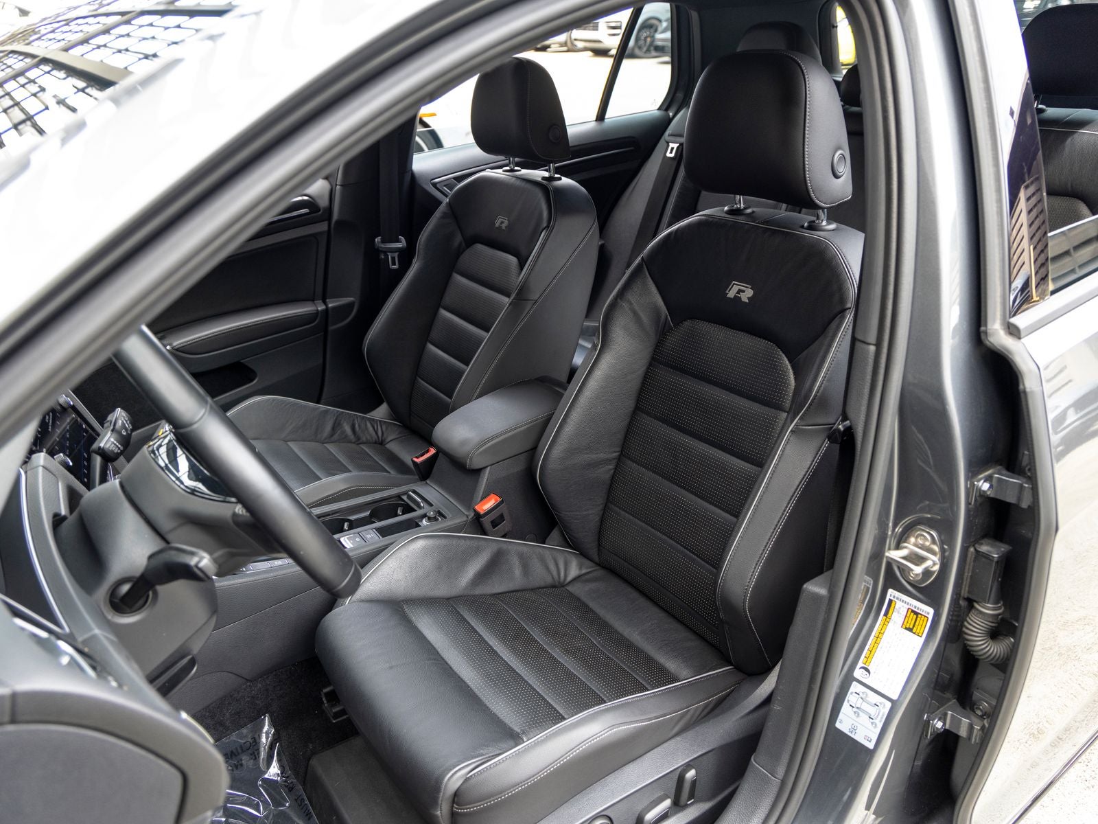 2018 Volkswagen Golf R DCC & Navigation 4Motion