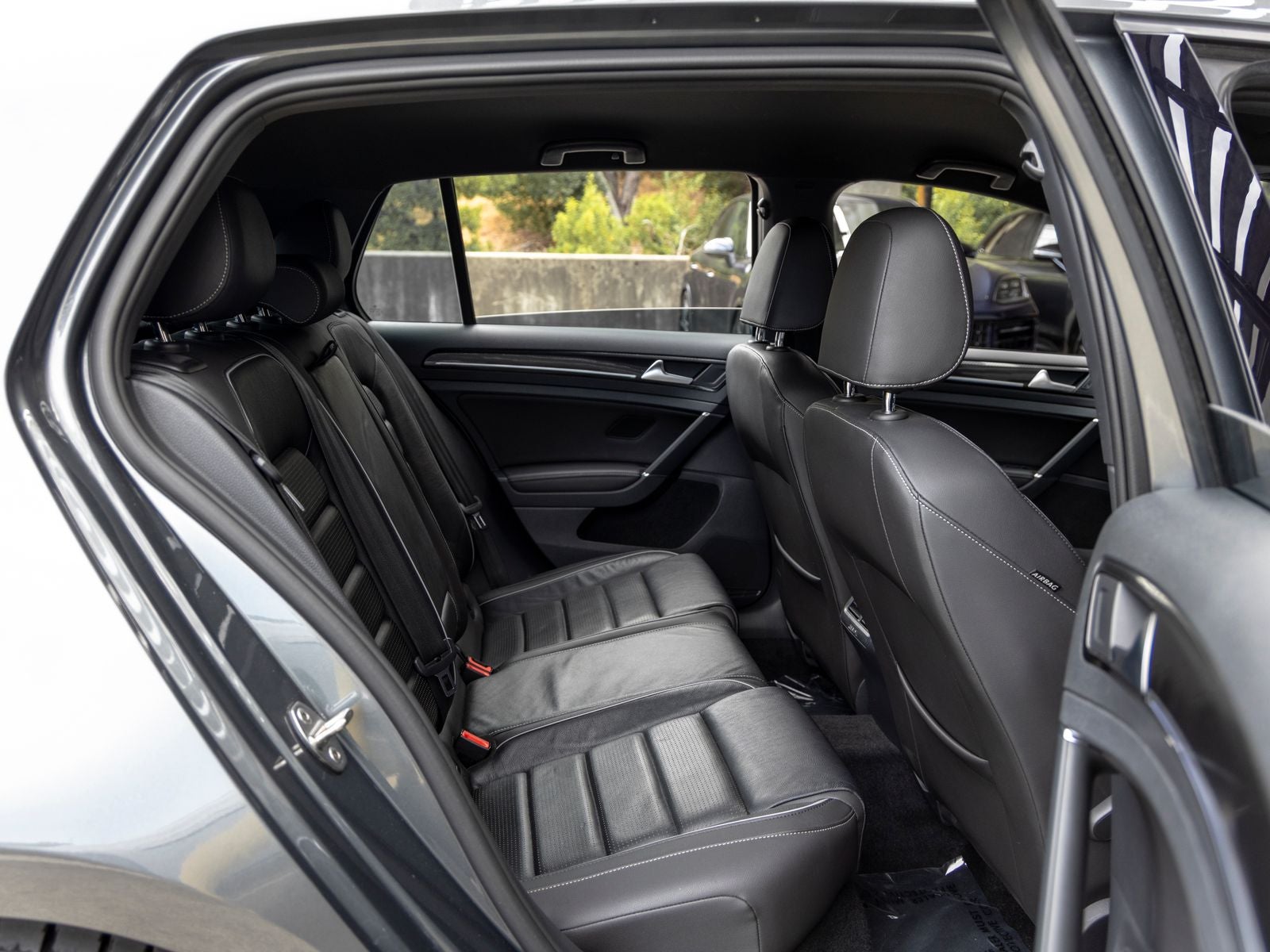 2018 Volkswagen Golf R DCC & Navigation 4Motion