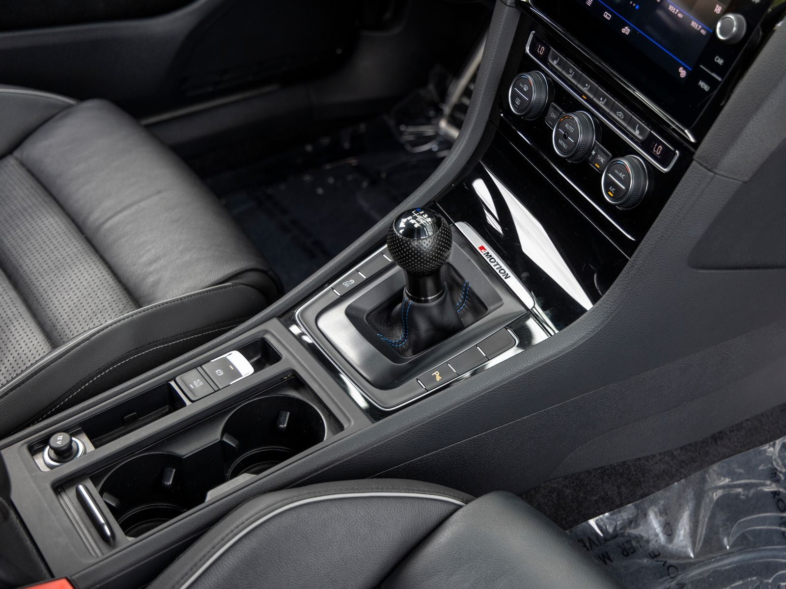 2018 Volkswagen Golf R DCC & Navigation 4Motion