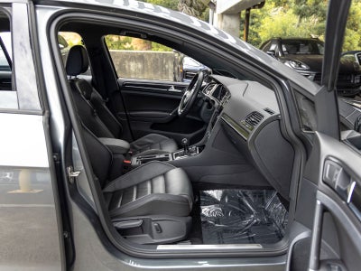 2018 Volkswagen Golf R DCC & Navigation 4Motion