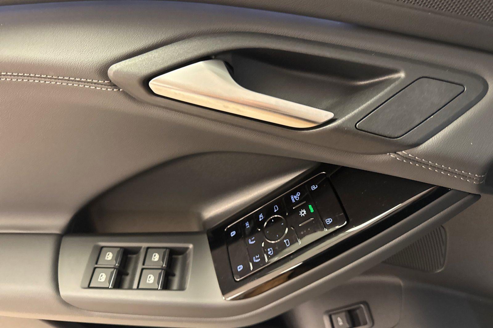 2025 Audi Q6 e-tron Premium Plus