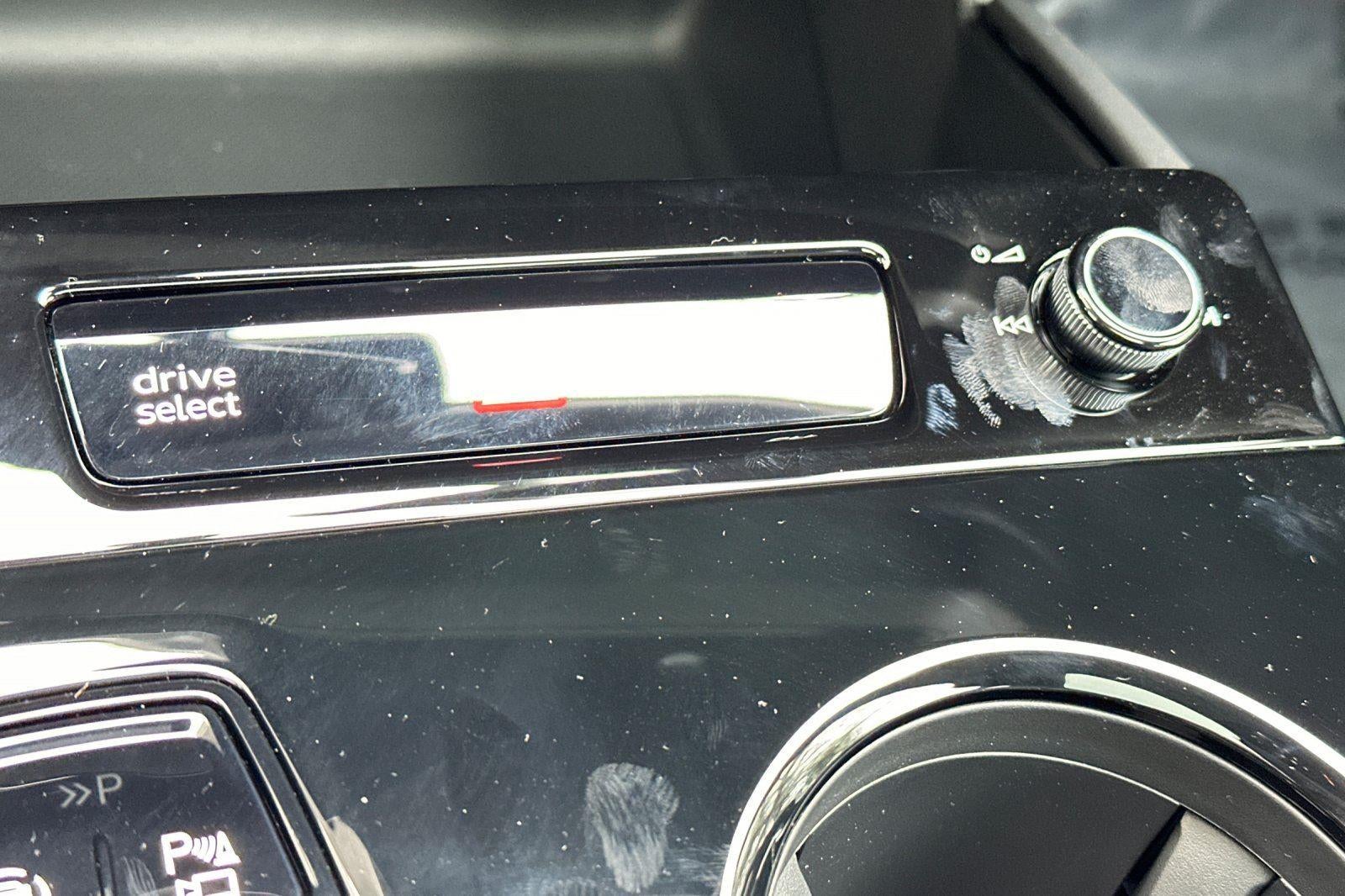 2025 Audi Q6 e-tron Premium Plus