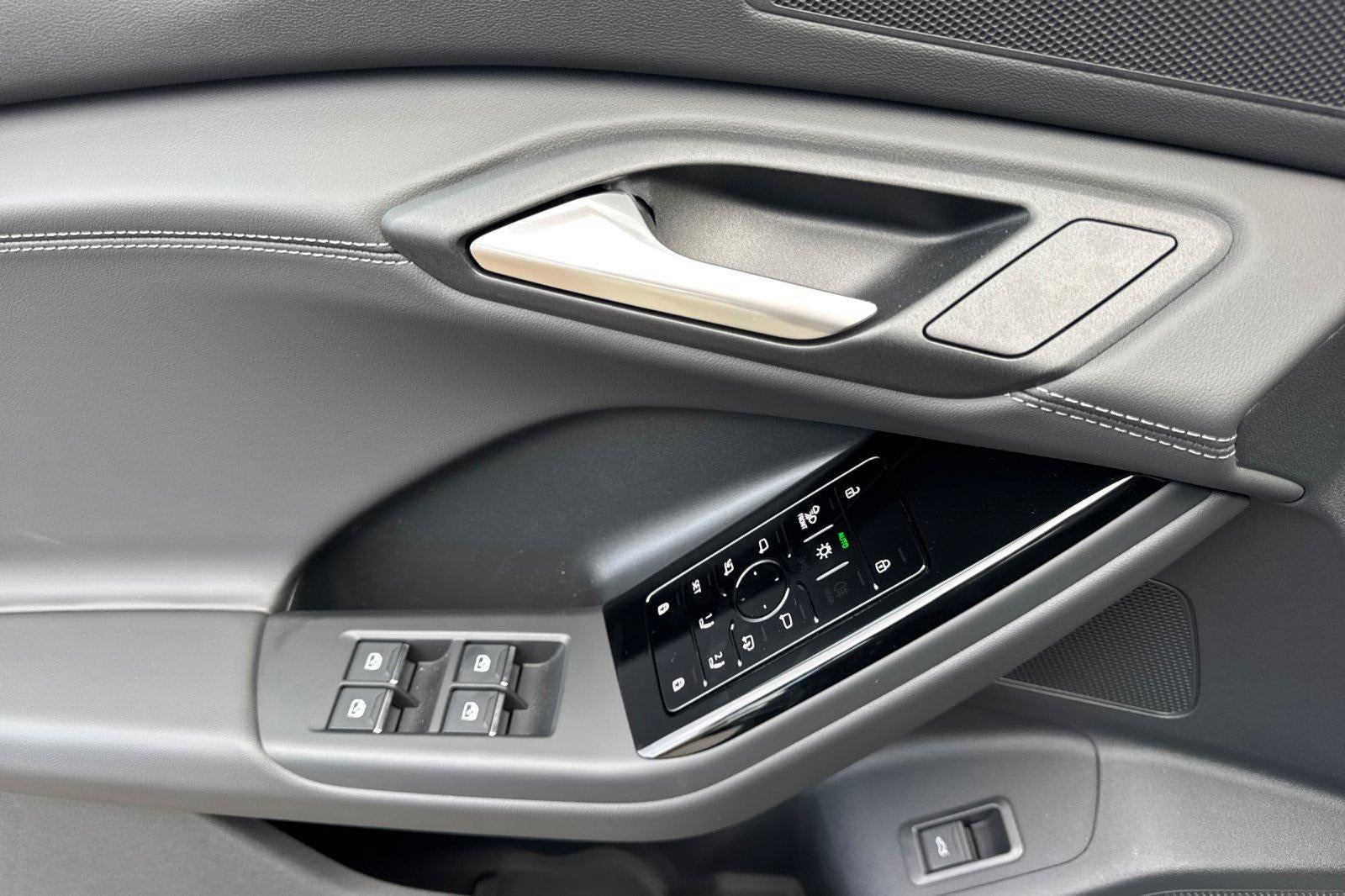 2025 Audi Q6 e-tron Premium Plus