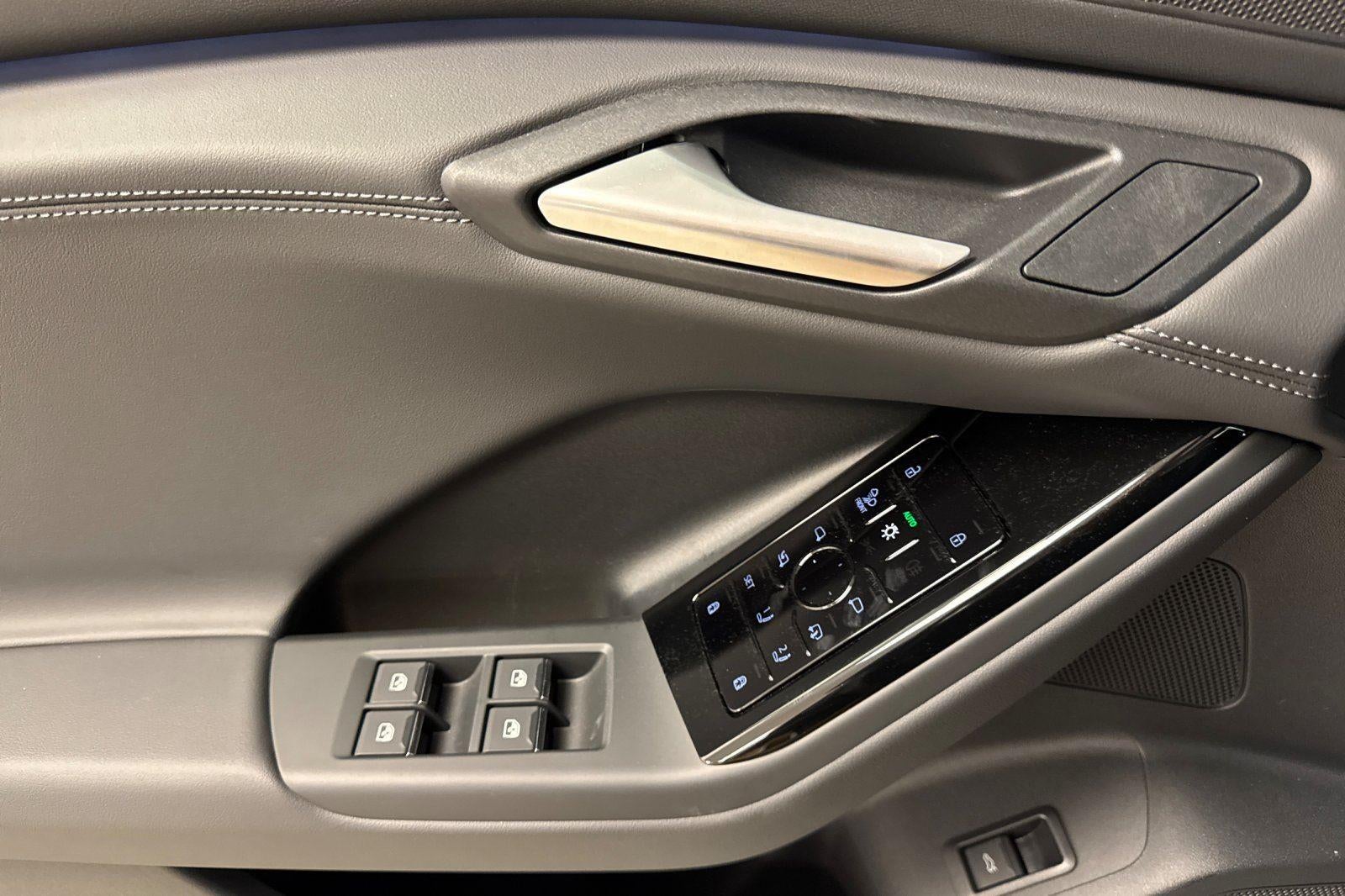 2025 Audi Q6 e-tron Premium Plus