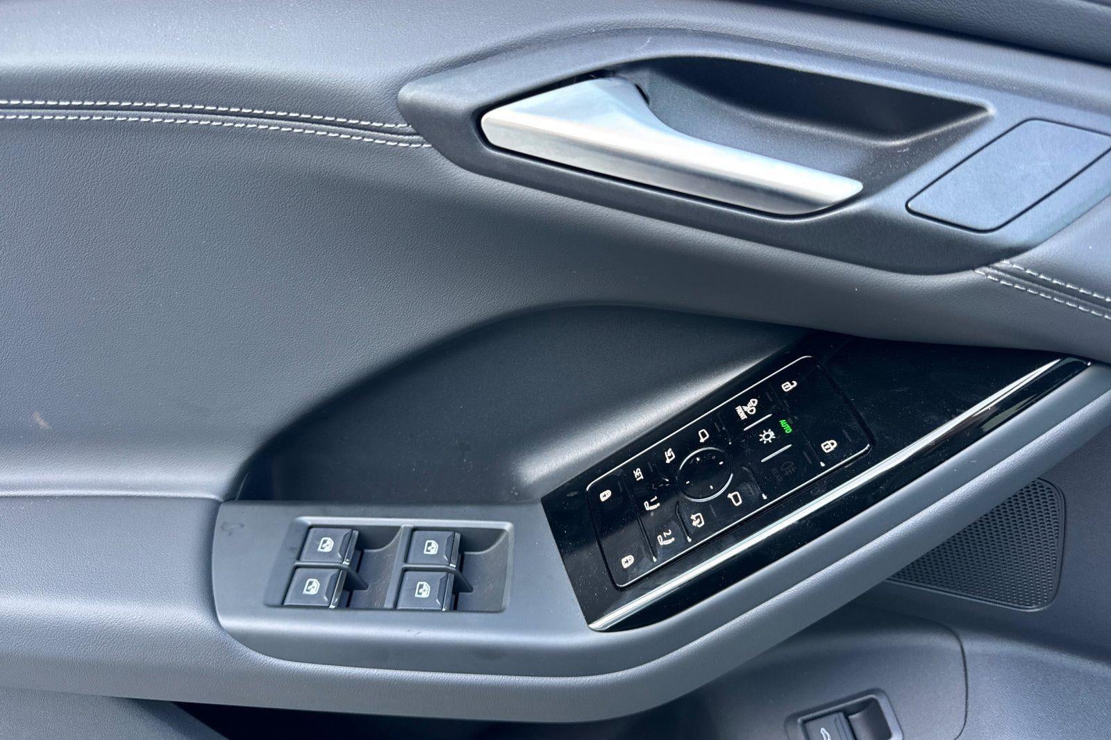 2025 Audi Q6 e-tron Premium Plus