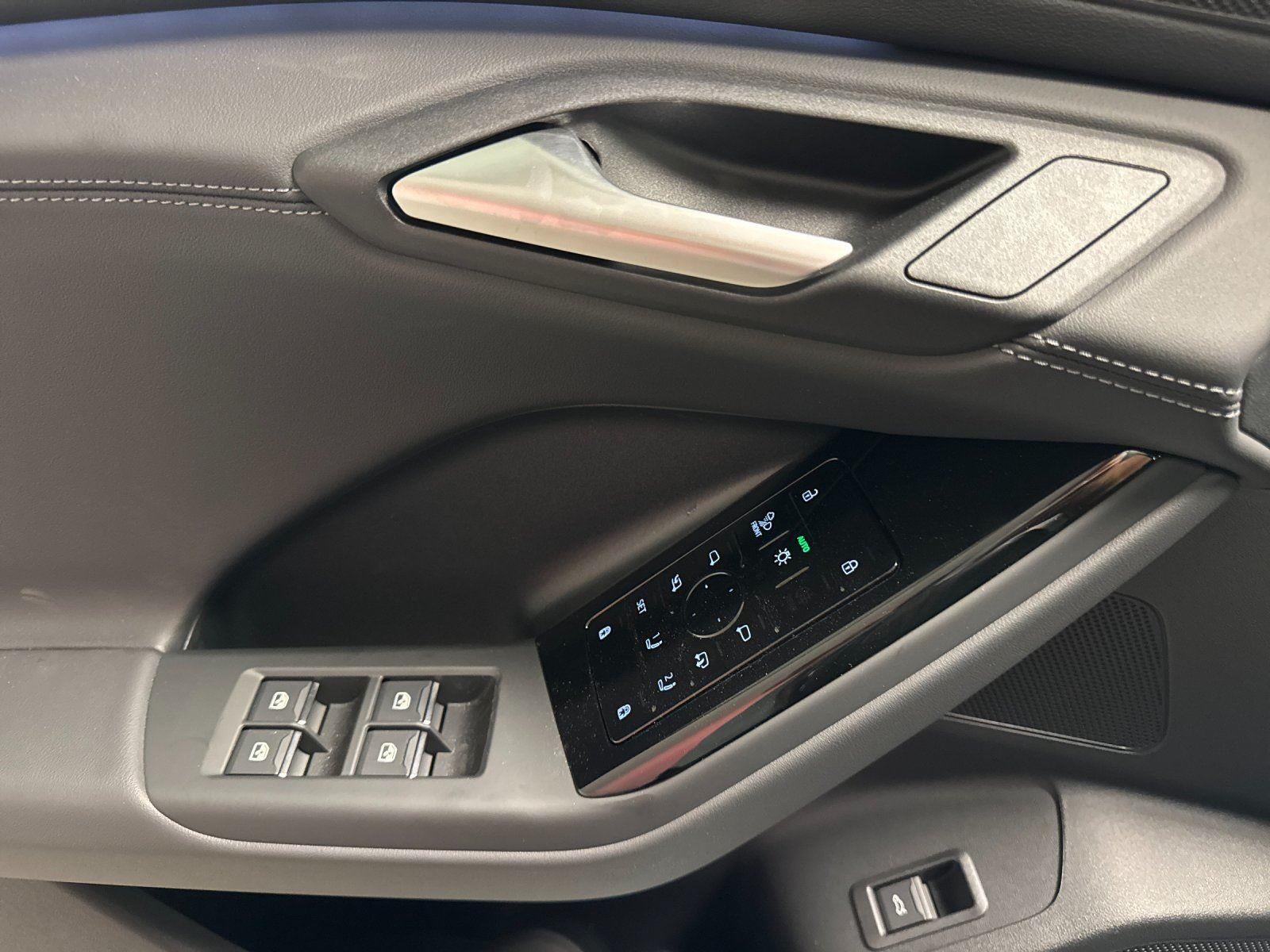 2025 Audi Q6 e-tron Premium Plus