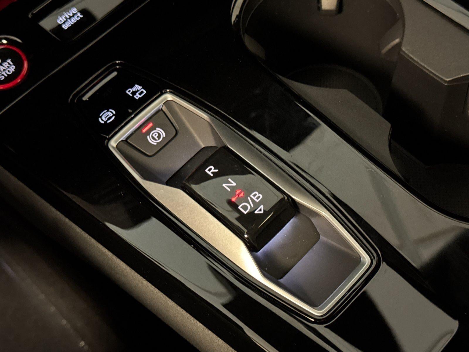 2025 Audi SQ6 e-tron Prestige